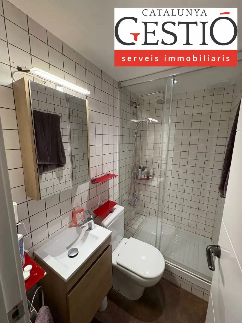 Badezimmer von Einfamilien-Reihenhaus zum Verkauf in Corbera de Llobregat mit Heizung, Privatgarten und Terrasse