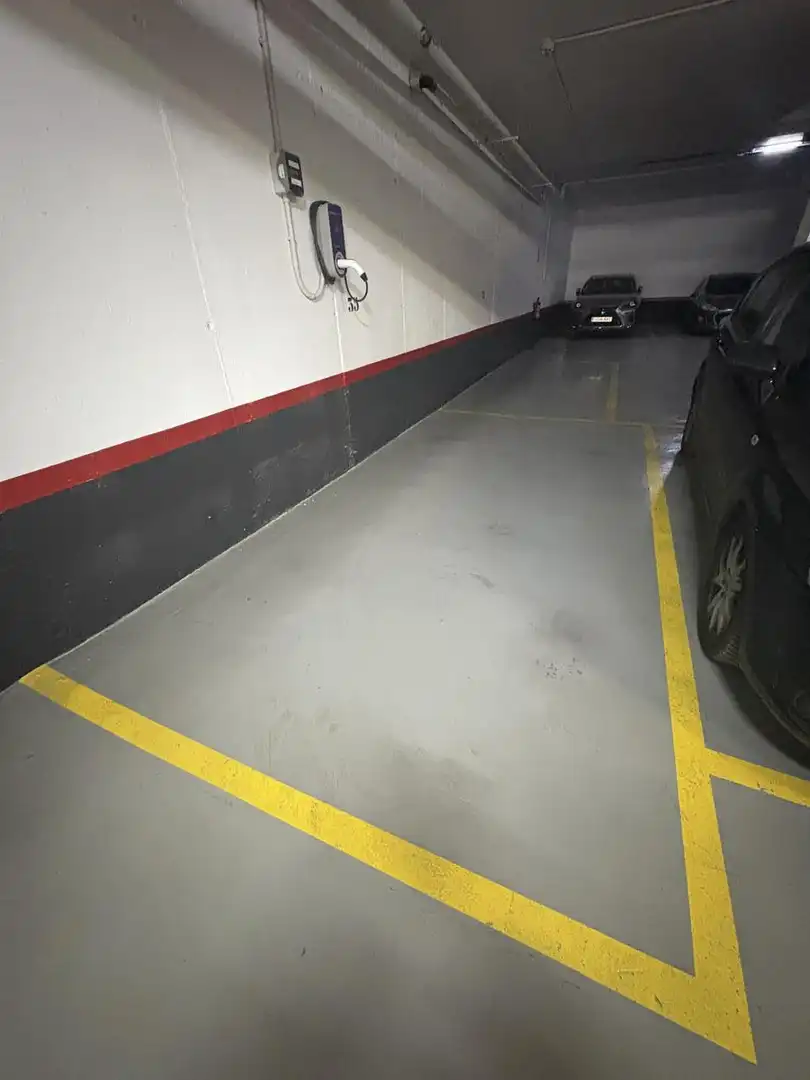 Parkplatz von Wohnung zur Miete in Madrid mit Klimaanlage, Heizung und Parkett