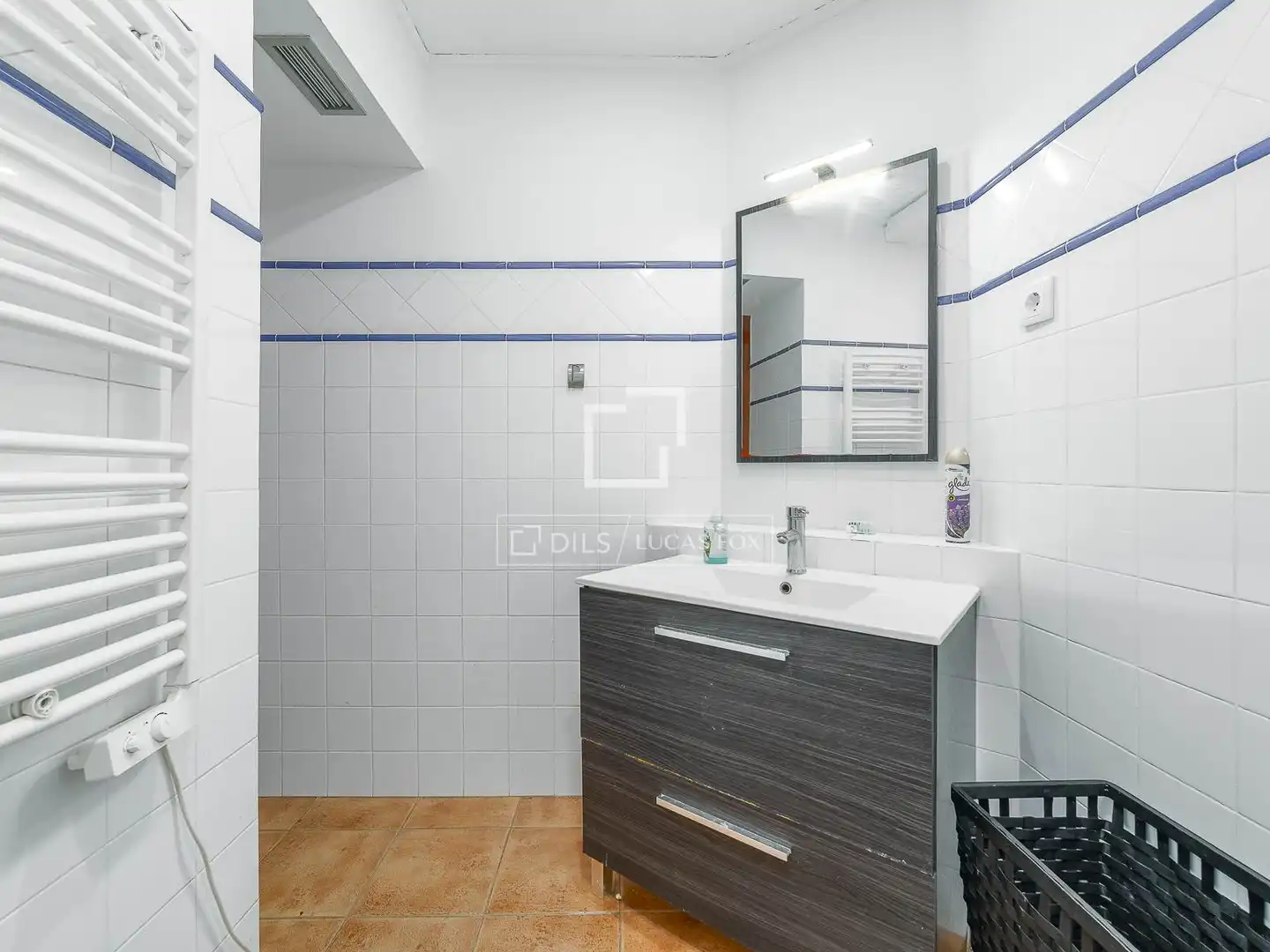 Badezimmer von Wohnung zum Verkauf in Barcelona mit Klimaanlage und Heizung