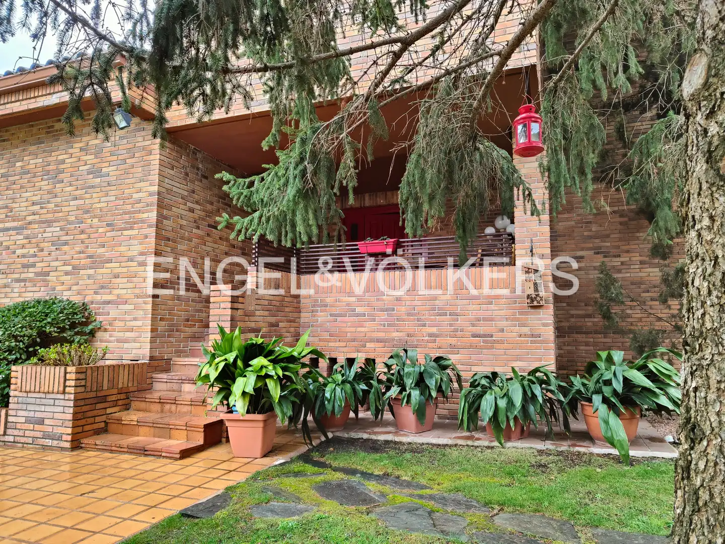 Vista exterior de Casa o xalet en venda en Las Rozas de Madrid amb Aire condicionat, Calefacció i Jardí privat
