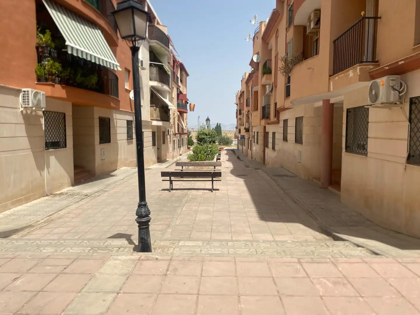 Vista exterior de Local en venta en Las Gabias con Aire acondicionado