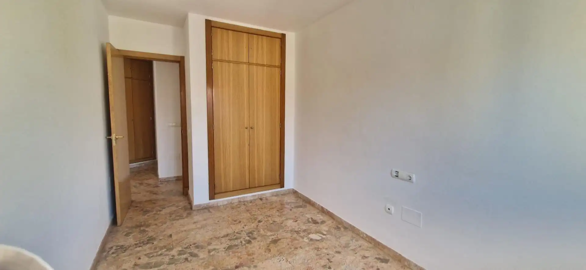 Bedroom of Flat for sale in Fuengirola