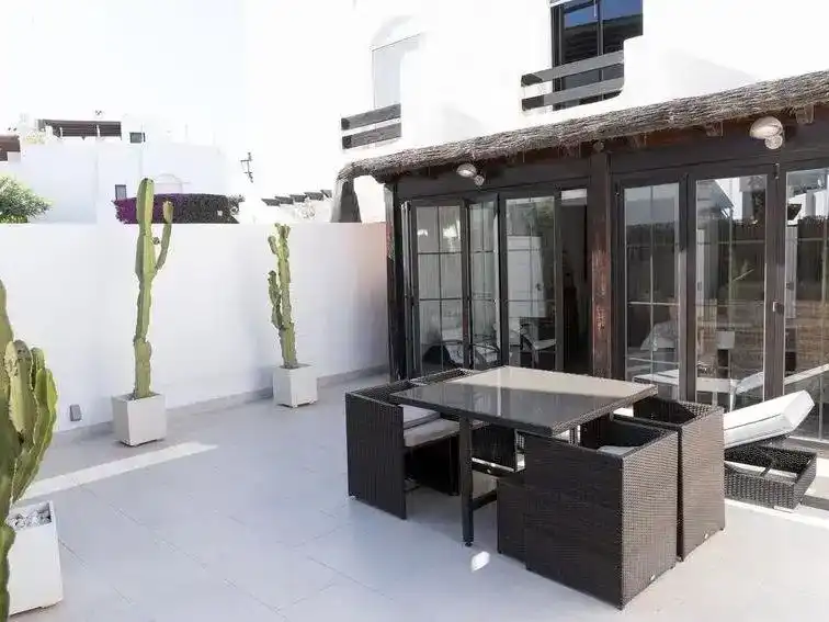 Terraza de Casa adosada en venta en Marbella con Aire acondicionado, Jardín privado y Piscina