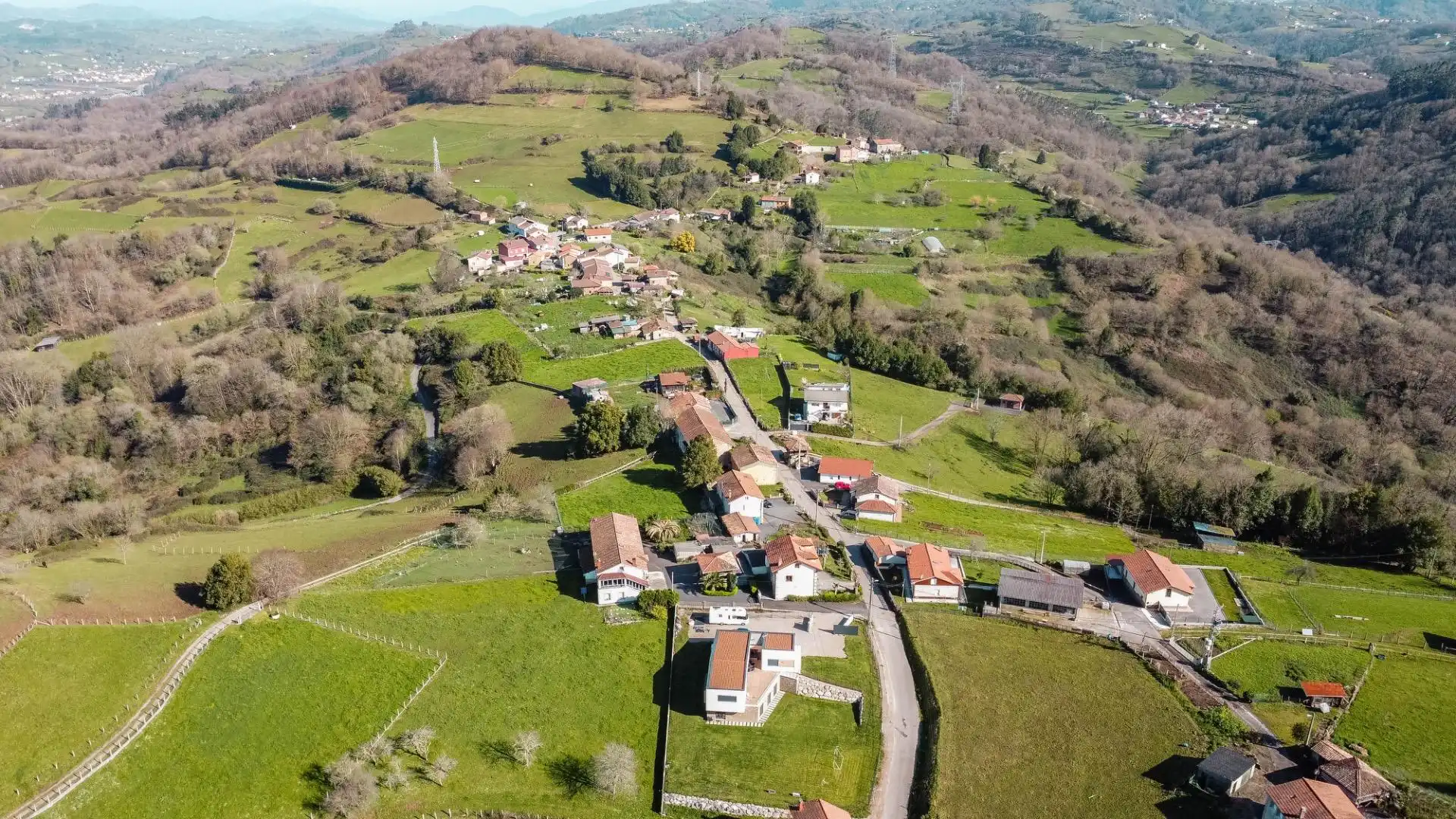 Vista exterior de Casa o xalet en venda en Siero amb Calefacció, Jardí privat i Moblat