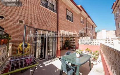 Vista exterior de Casa o xalet en venda en Valmojado amb Aire condicionat i Terrassa