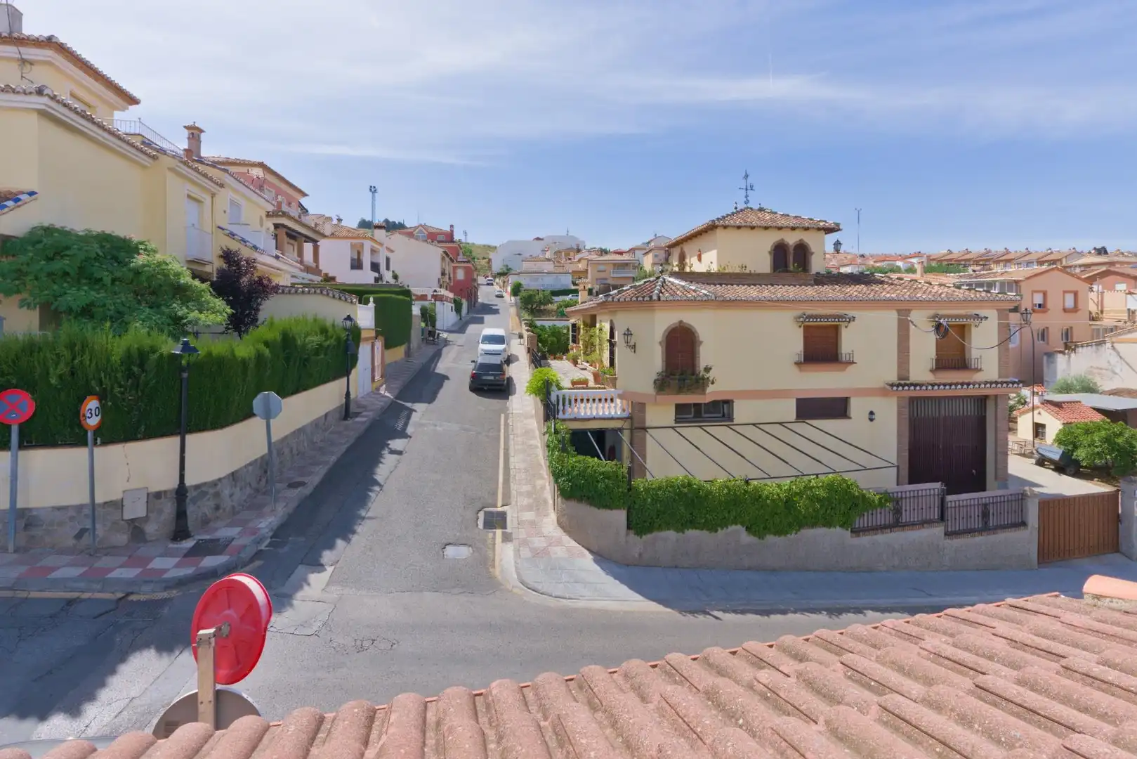 Vista exterior de Casa o chalet en venta en Cájar con Aire acondicionado, Calefacción y Jardín privado