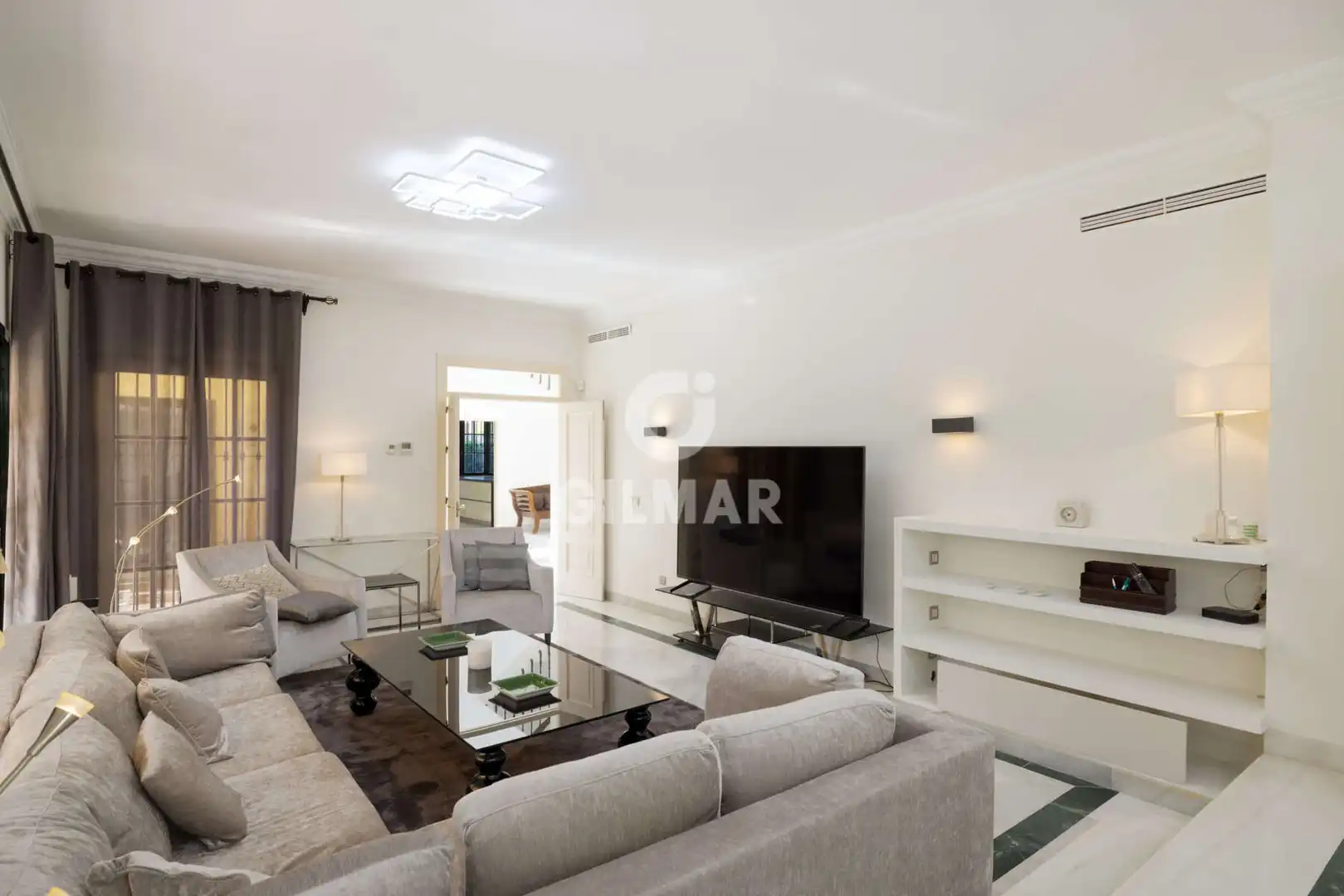 Sala de estar de Casa o chalet en venta en Estepona con Calefacción, Jardín privado y Piscina