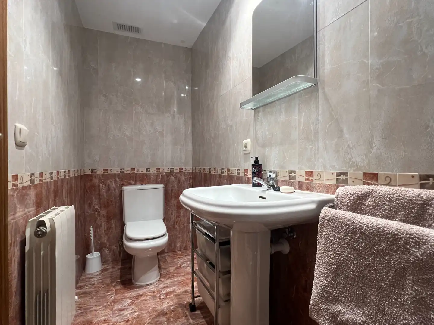Baño de Piso en venta en Valle de Hecho con Calefacción, Amueblado y Balcón