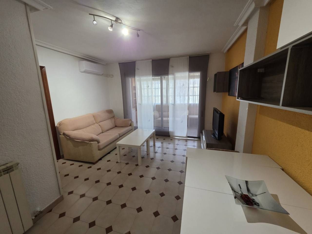 Sala d'estar de Pis en venda en Fuenlabrada amb Aire condicionat, Calefacció i Terrassa