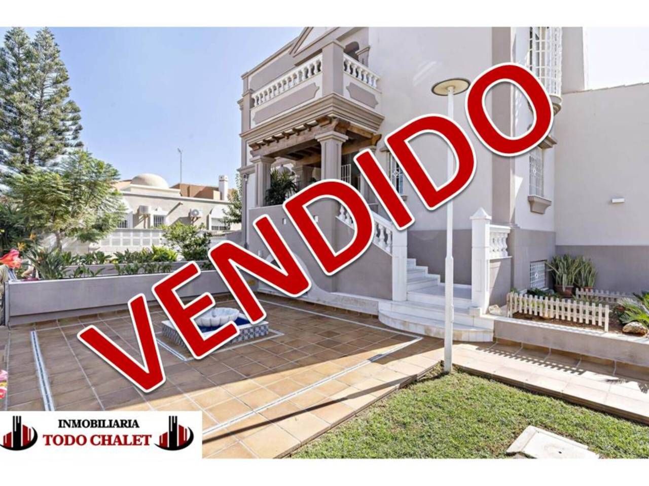 Exterior view of House or chalet for sale in Roquetas de Mar  with Air Conditioner, Heating and Private garden