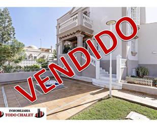 Vista exterior de Casa o xalet en venda en Roquetas de Mar amb Aire condicionat, Calefacció i Jardí privat