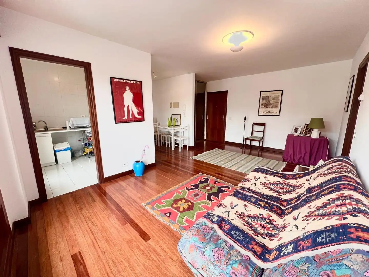 Sala de estar de Piso en venta en Castro-Urdiales con Calefacción, Terraza y Piscina comunitaria