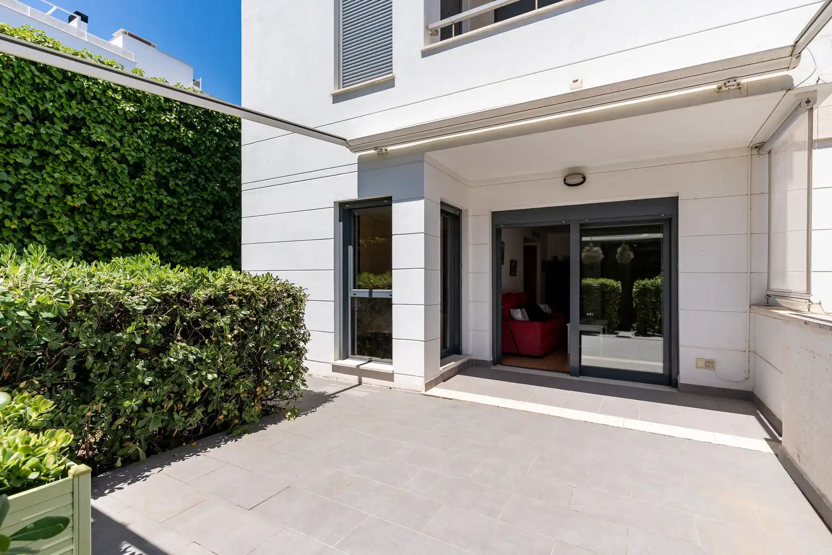 Vista exterior de Planta baixa en venda en  Palma de Mallorca amb Jardí privat, Terrassa i Piscina comunitària