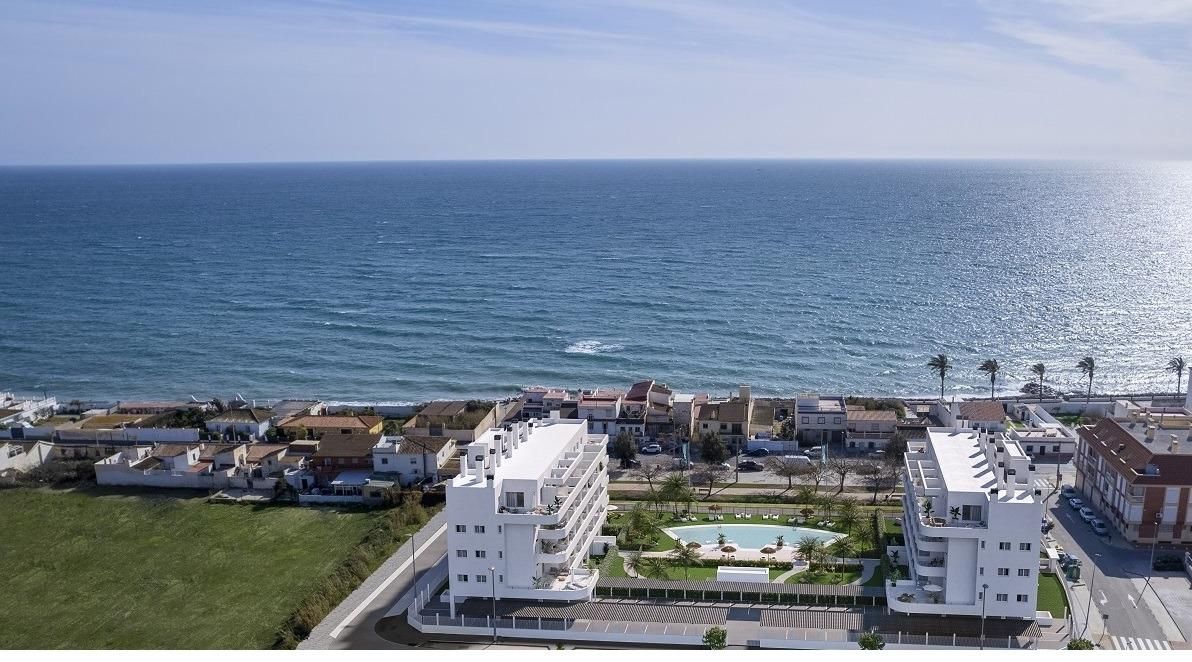 Vista exterior de Pis en venda en Algarrobo amb Terrassa i Piscina comunitària