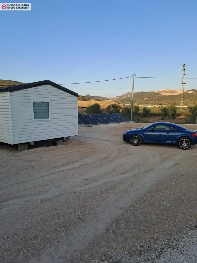 Aparcament de Casa o xalet en venda en El Pinós / Pinoso amb Aire condicionat, Calefacció i Jardí privat