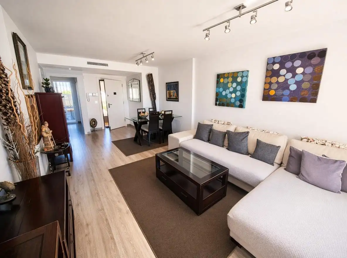 Sala d'estar de Apartament en venda en El Campello amb Jardí privat, Terrassa i Piscina comunitària