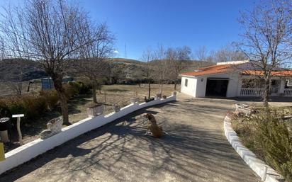 Vista exterior de Casa o xalet en venda en Barajas de Melo amb Aire condicionat, Calefacció i Jardí privat