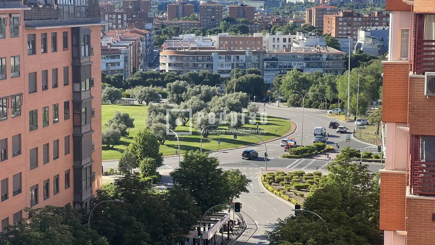 Vista exterior de Pis en venda en Madrid amb Calefacció, Jardí privat i Parquet