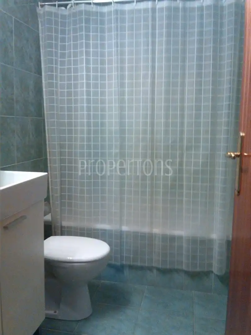 Bathroom of Flat for sale in Bilbao 