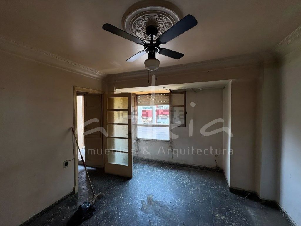 Piso en venta en  Valencia Capital con Balcón