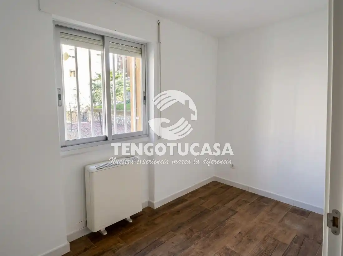 Piso en venta en Calle de María Teresa Sáenz de Heredia, 22, Ventas