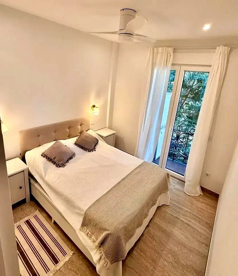 Bedroom of Flat for rent in Madrid  with Air Conditioner, Heating and Terrace