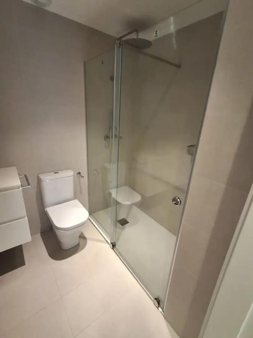 Bathroom of Duplexes for rent in Terrassa  with Air Conditioner, Heating and Terrace