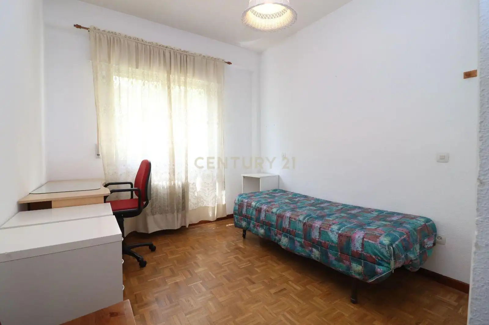 Habitación de Apartamento de alquiler en El Espinar con Trastero, Horno y Lavadora