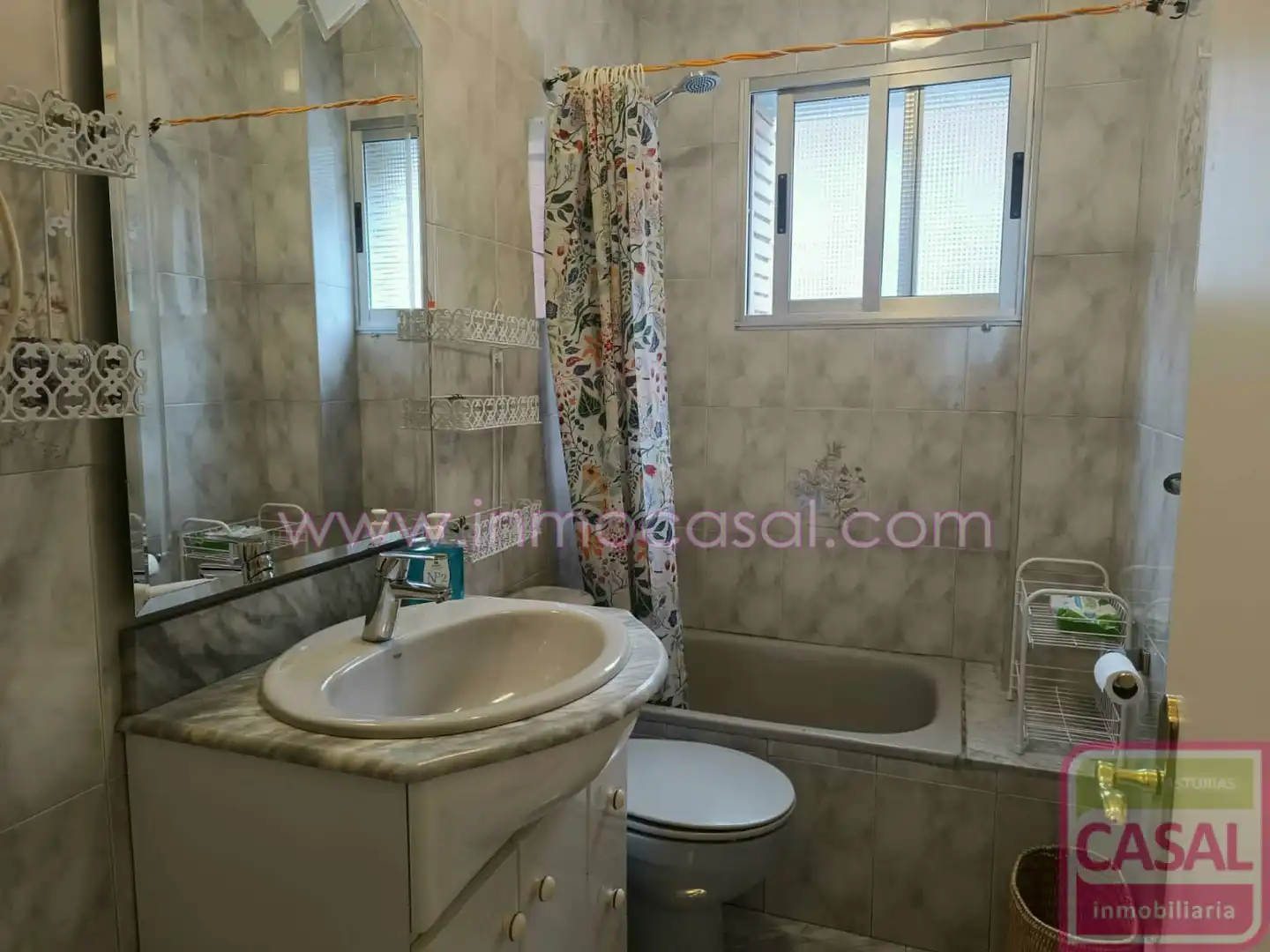 Badezimmer von Wohnung zur Miete in Aller mit Heizung, Abstellraum und Möbliert