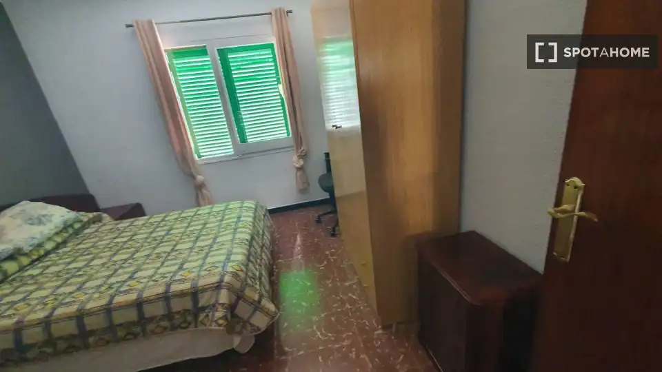 Dormitori de Pis per a compartir en El Masnou amb Aire condicionat, Calefacció i Moblat