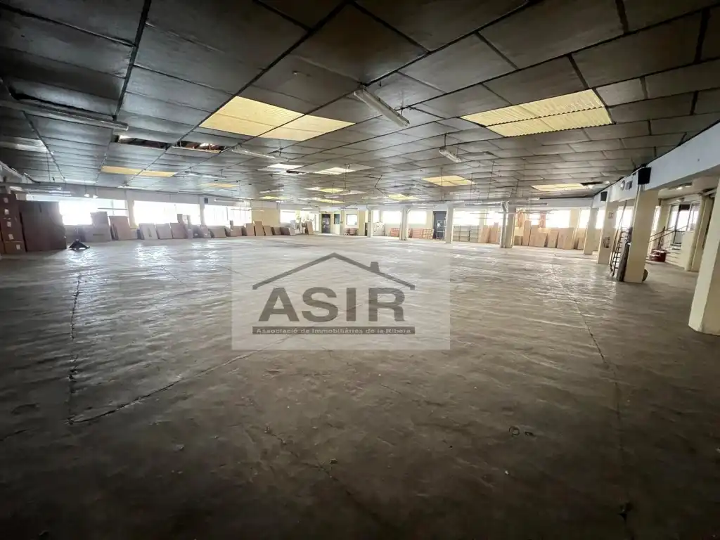 Nave industrial en venta en Corbera