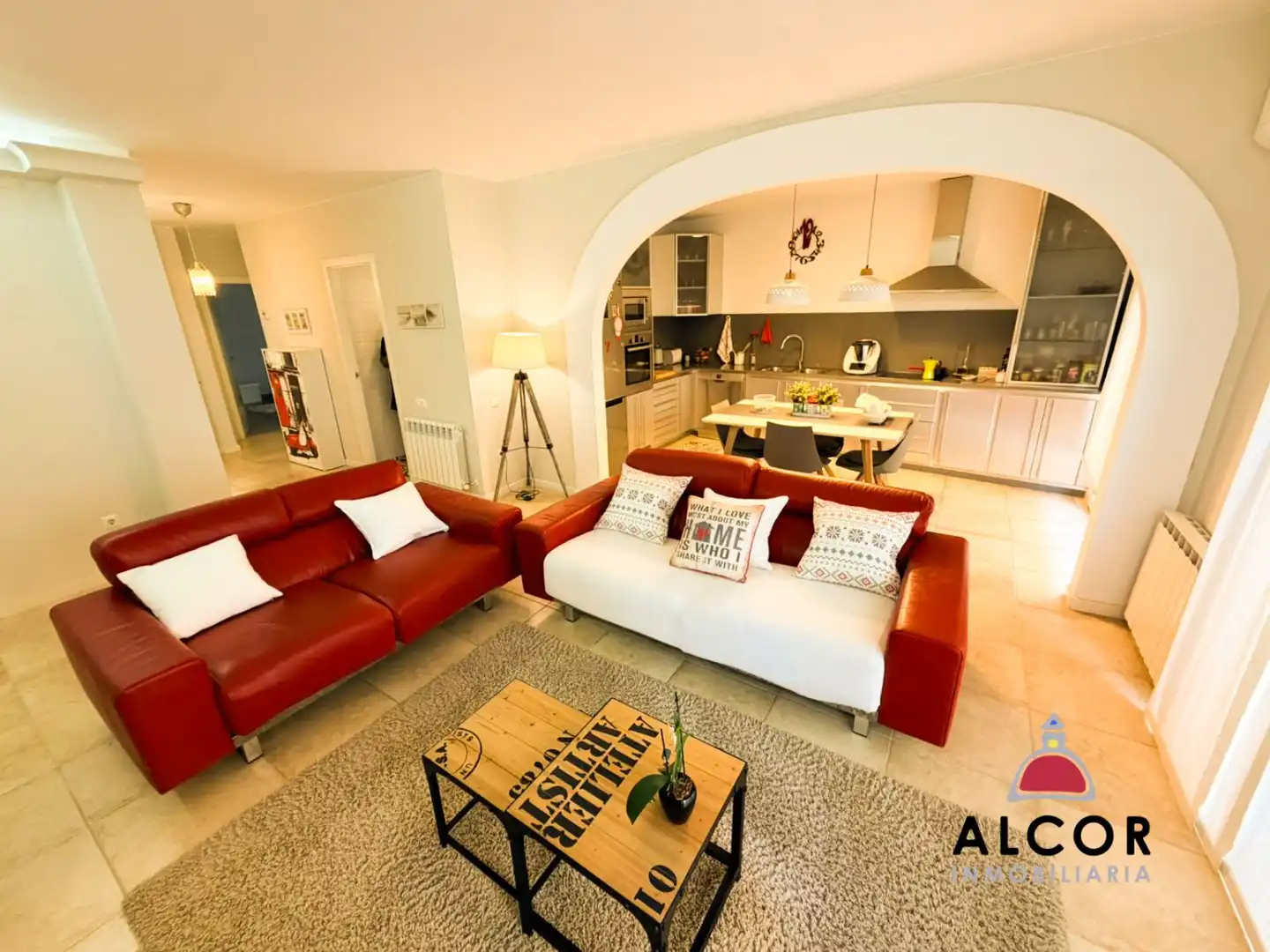 Appartamento con terrazza in vendita a Casco Urbano