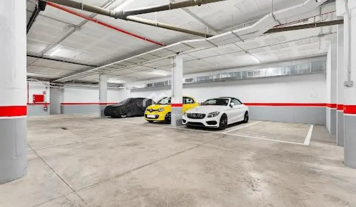 Parking de Piso en venta en Adeje con Aire acondicionado, Terraza y Trastero