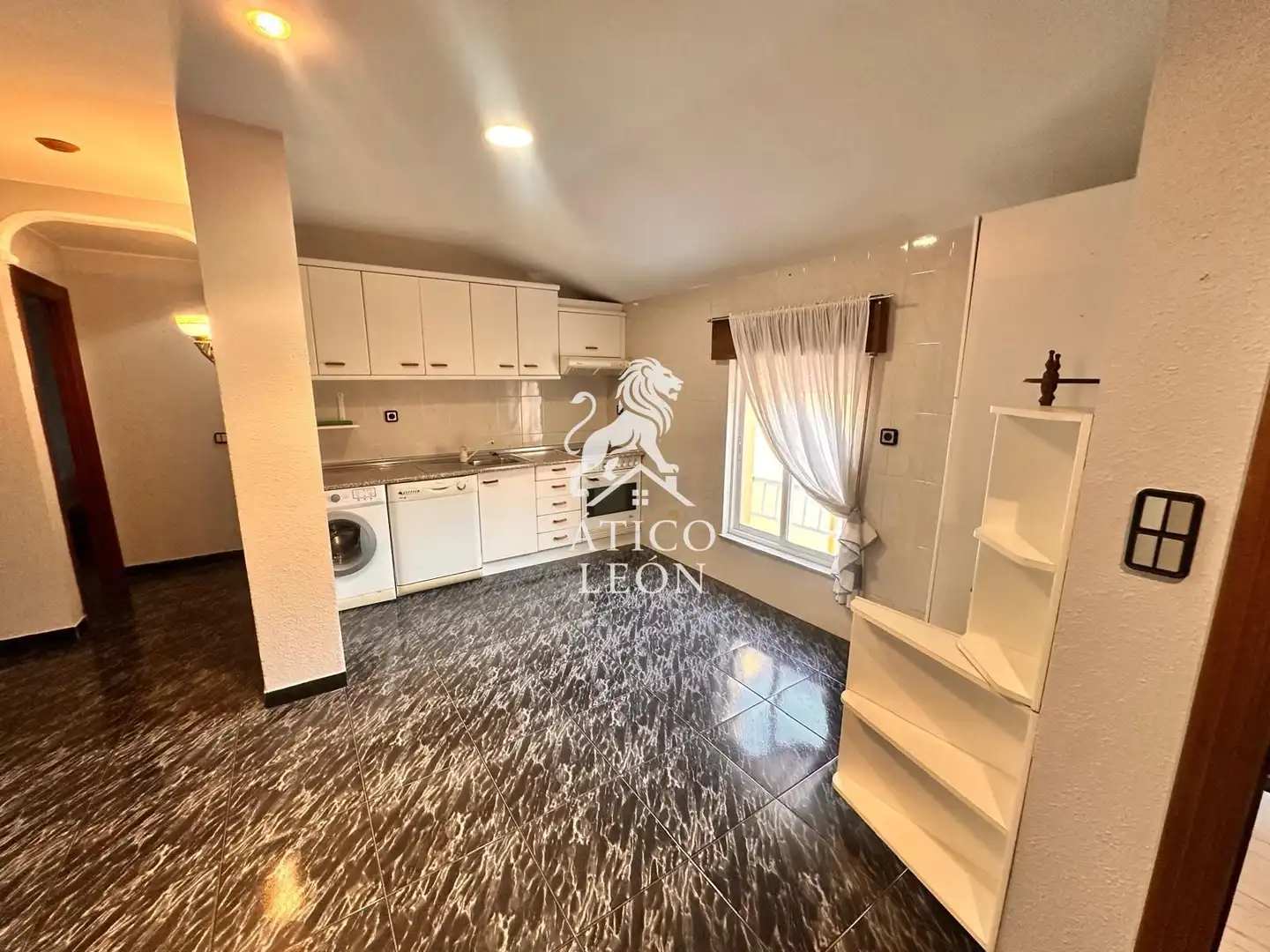 Habitación de Casa o chalet en venta en León Capital  con Calefacción, Terraza y Trastero