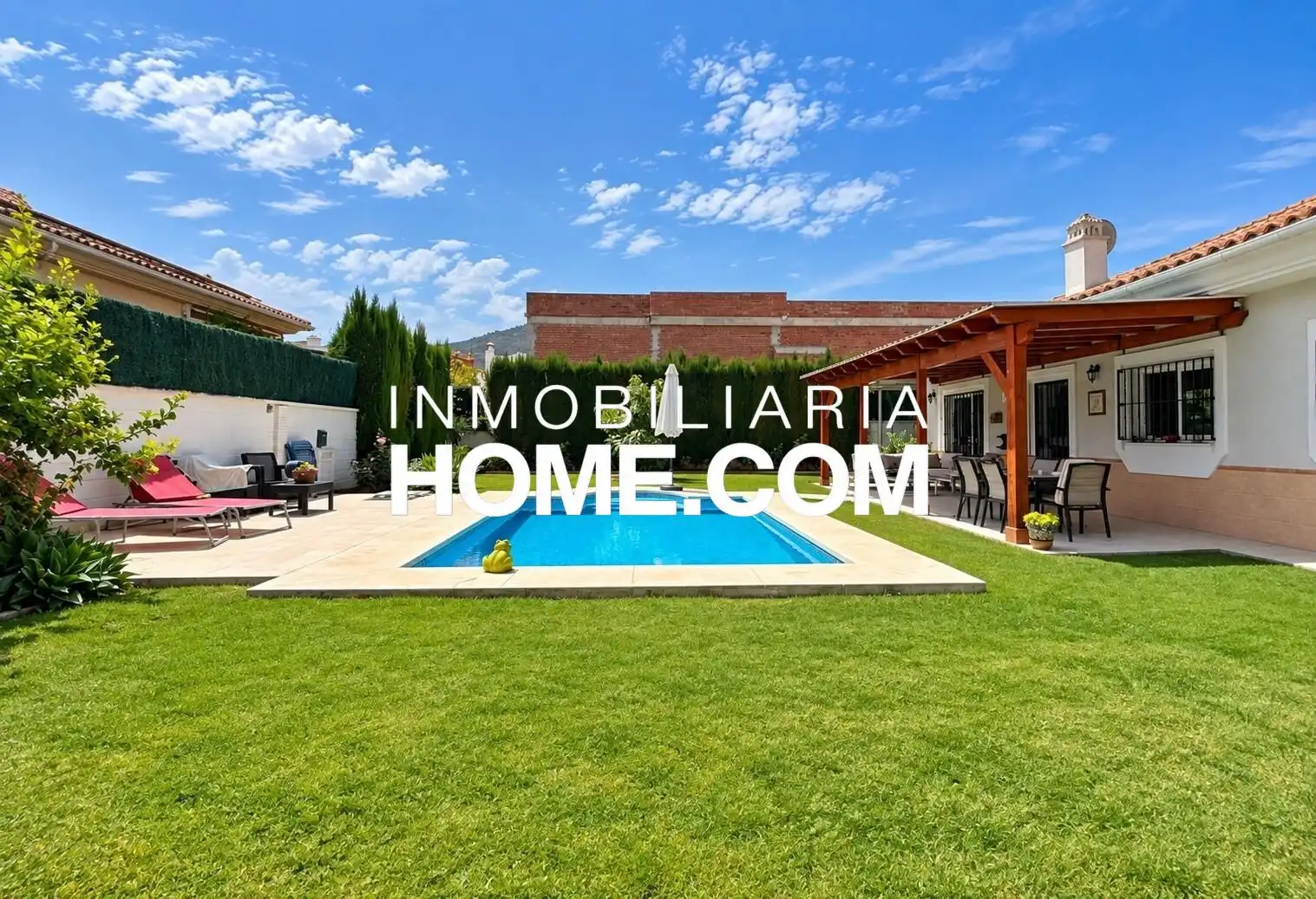 Chalet con piscina en venta en Calle AL-ANDALUS