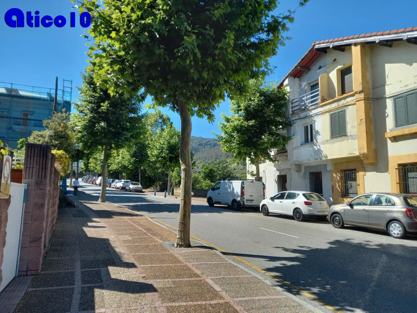 Außenansicht von Einfamilien-Reihenhaus zum Verkauf in Oviedo  mit Heizung, Privatgarten und Parkett