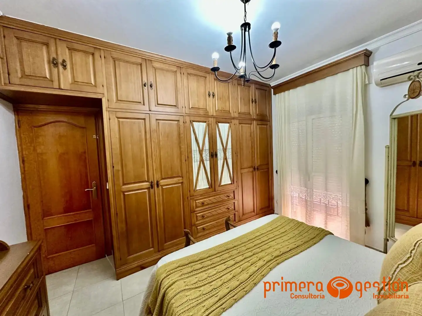 Habitación de Dúplex en venta en Lora del Río con Aire acondicionado, Trastero y Balcón