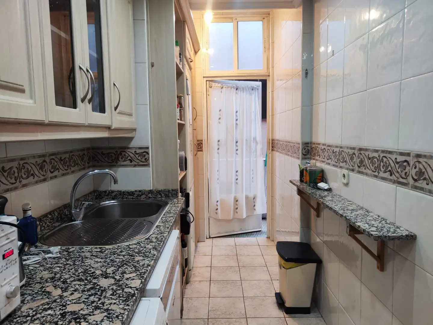 Cuina de Pis de lloguer en Madrid amb Calefacció i Terrassa