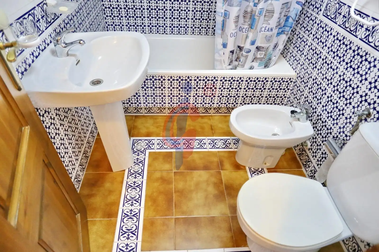 Badezimmer von Wohnungen zum Verkauf in Guardamar del Segura mit Möbliert