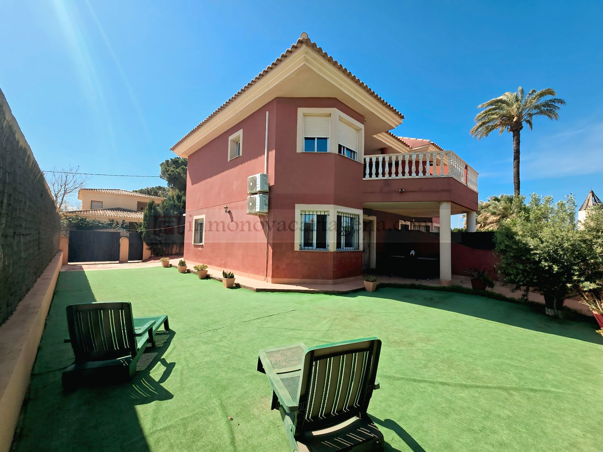 Vista exterior de Casa o xalet en venda en Cartagena amb Aire condicionat, Jardí privat i Terrassa