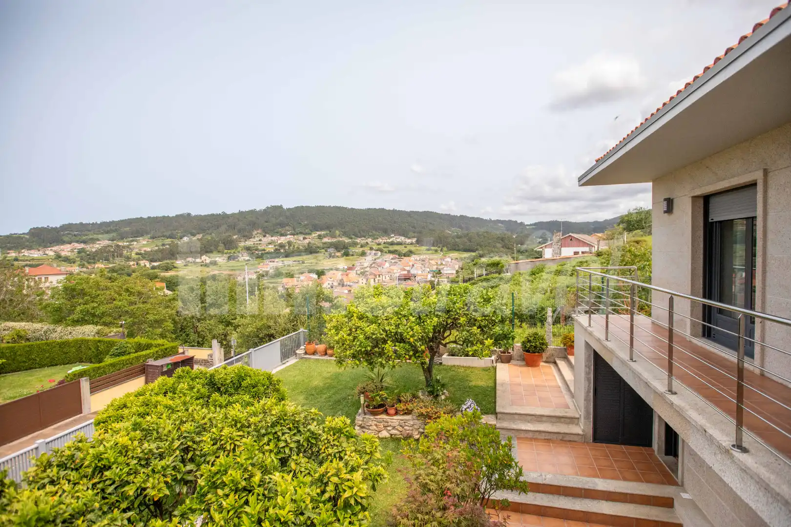 Vista exterior de Casa o chalet en venta en Sanxenxo con Calefacción, Jardín privado y Parquet