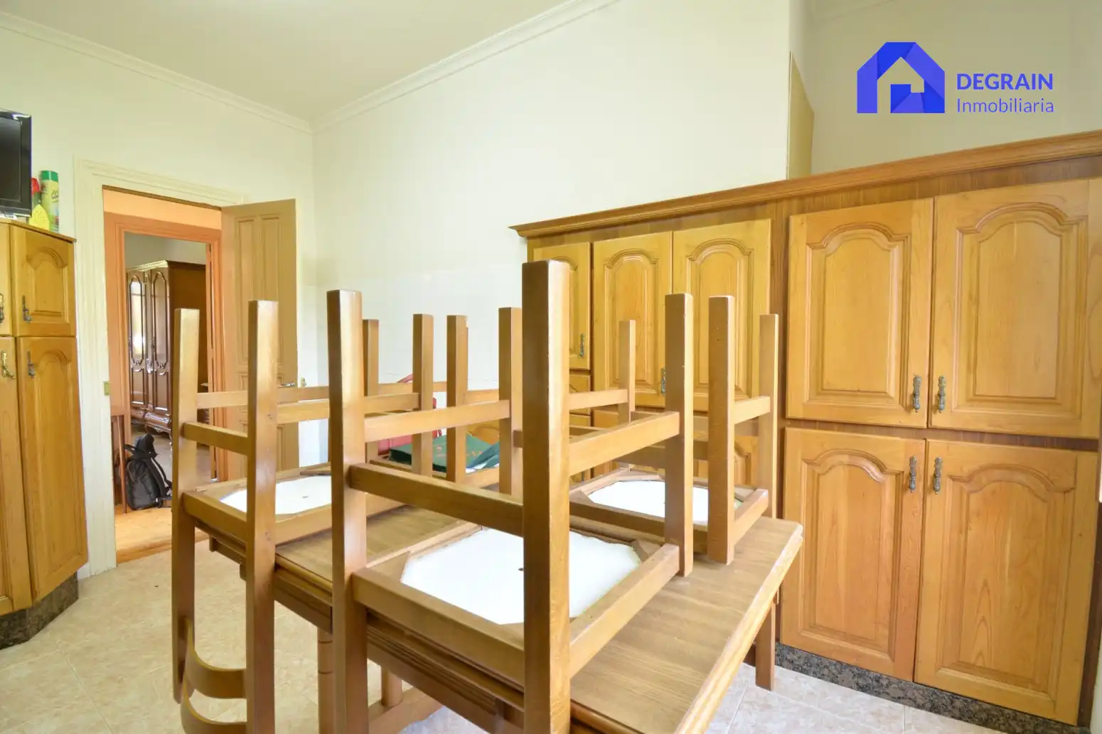 Comedor de Casa o chalet en venta en Salas con Calefacción, Terraza y Trastero