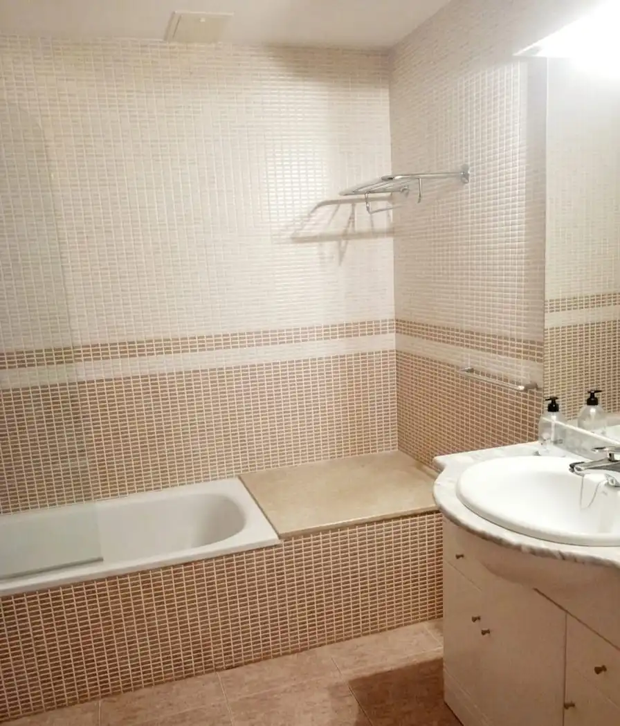 Baño de Casa adosada en venta en Creixell con Aire acondicionado, Calefacción y Jardín privado