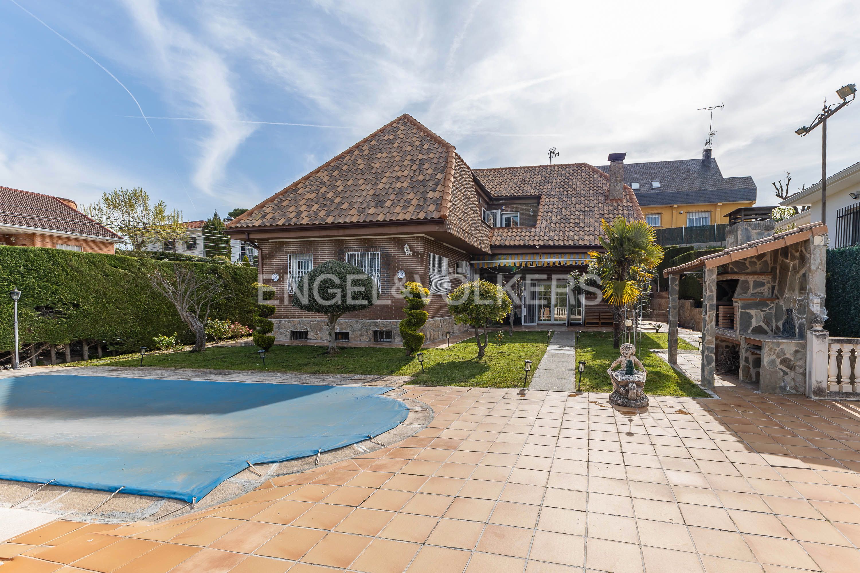 Vista exterior de Casa o xalet en venda en Móstoles amb Aire condicionat, Calefacció i Jardí privat