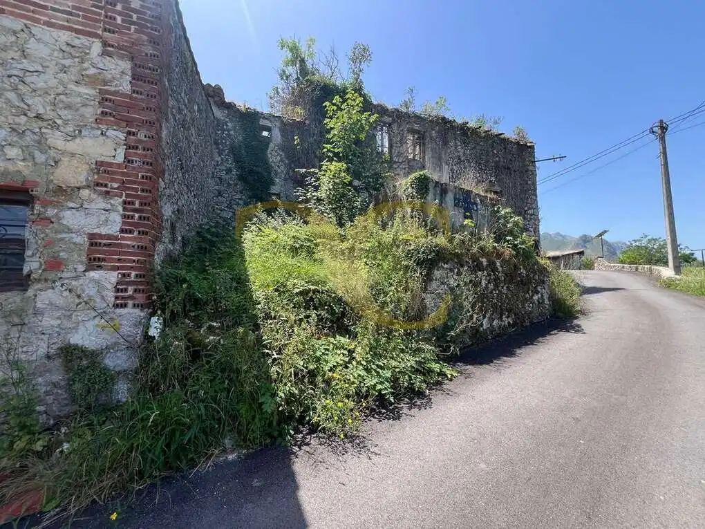 Casa adosada en venda en Llanes amb Jardí privat