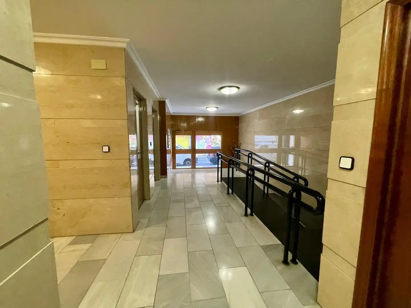 Planta baja en venta en Elche / Elx con Balcón y Alarma
