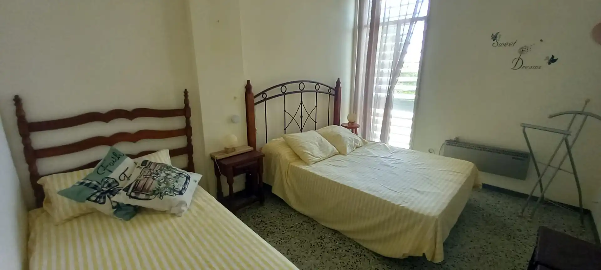 Dormitori de Apartament en venda en Roses amb Jardí privat