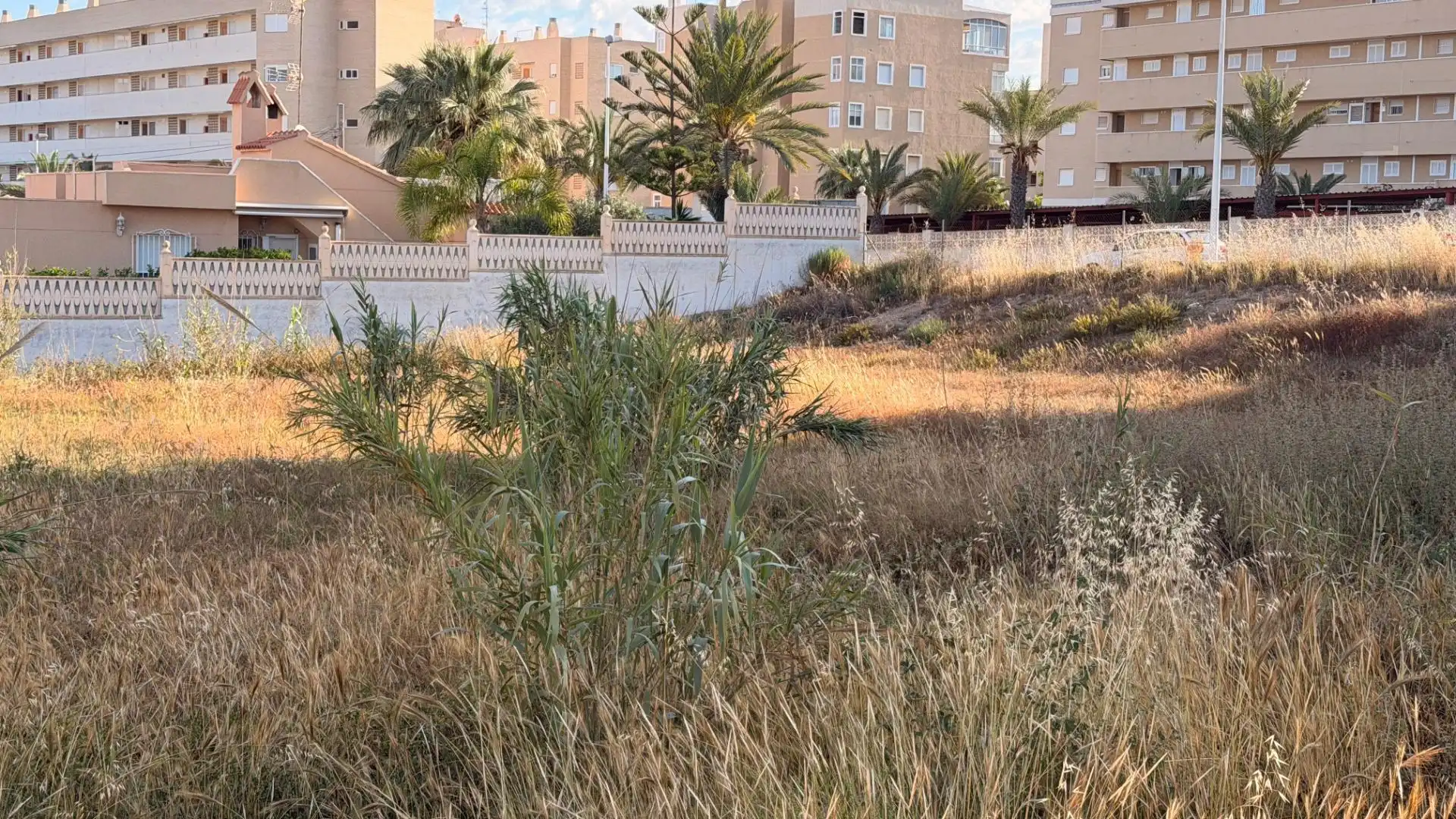 Terreno residencial en venta en Los Arenales del Sol, imagen 2