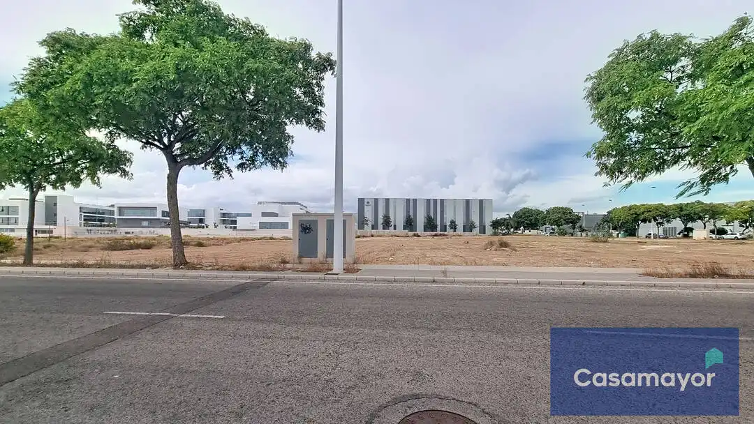 Terreno residencial en venta en Calle Galileo Galilei, imagen 2