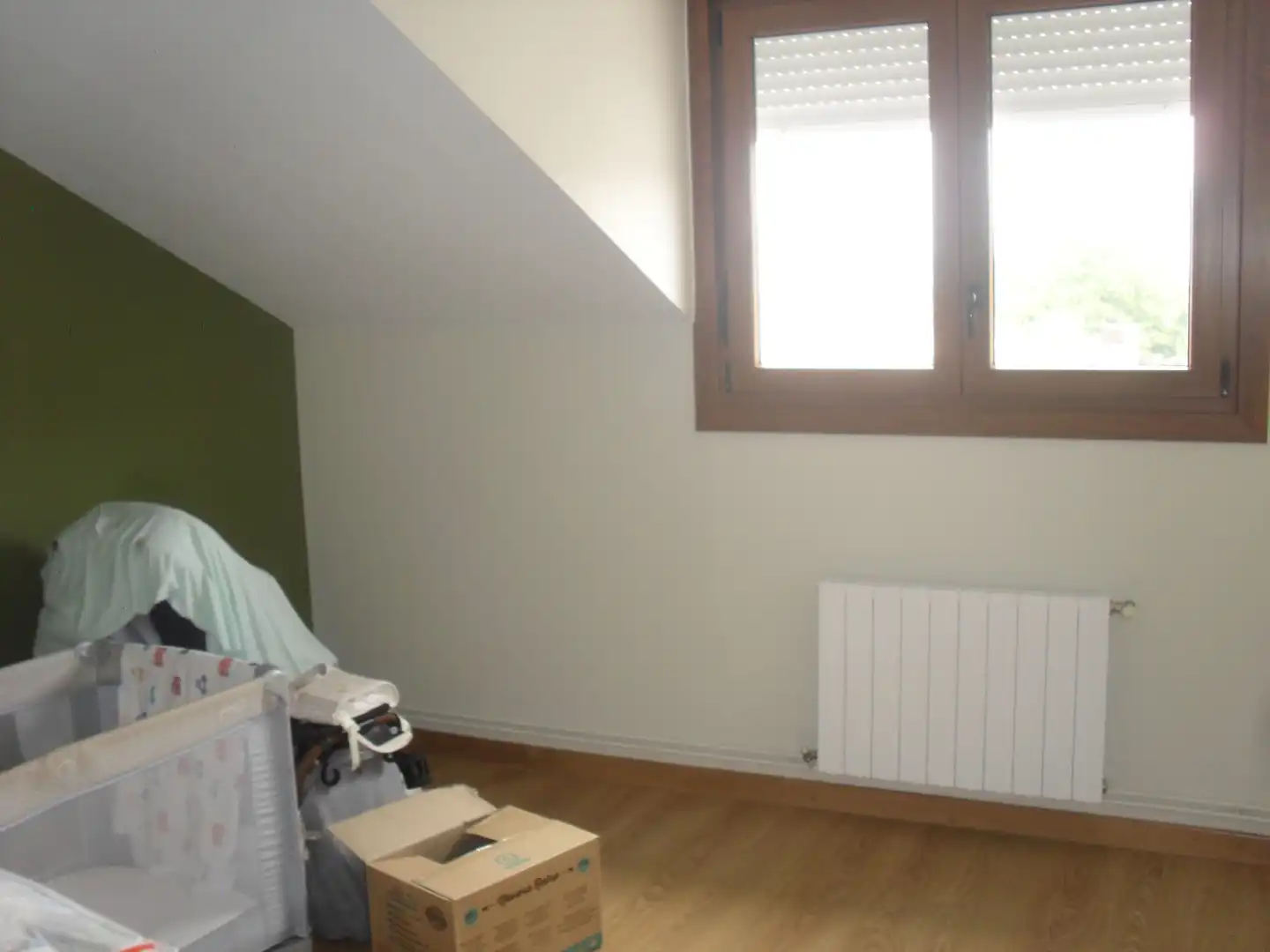 Dormitori de Casa o xalet en venda en Vigo  amb Jardí privat, Terrassa i Traster